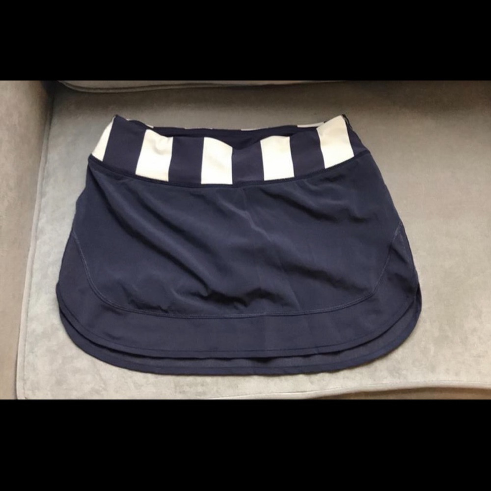 Lululemon workout skirt (navy)